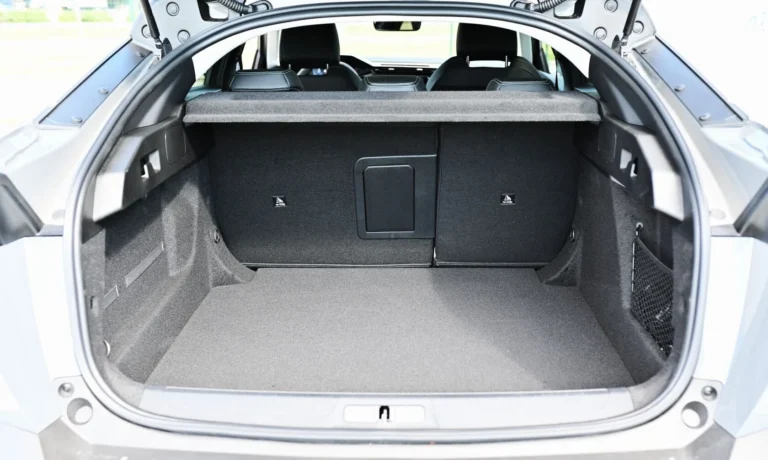 Peugeot 408 ALLURE Hybrid 145k e-DCS6 | Begam Trnava