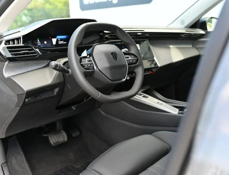Peugeot 408 ALLURE Hybrid 145k e-DCS6 | Begam Trnava