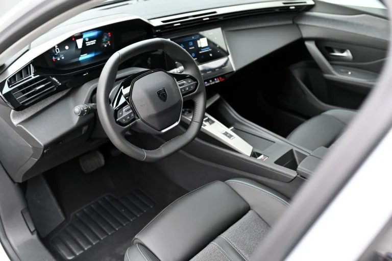 Peugeot 408 ALLURE Hybrid 145k e-DCS6 | Begam Trnava