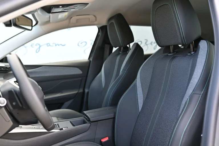 Peugeot 408 ALLURE Hybrid 145k e-DCS6 | Begam Trnava