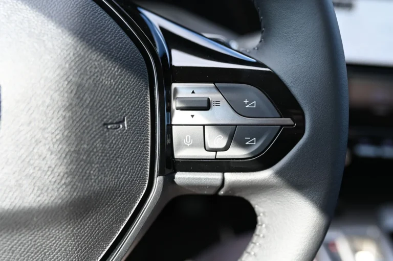 Peugeot 408 ALLURE Hybrid 145k e-DCS6 | Begam Trnava
