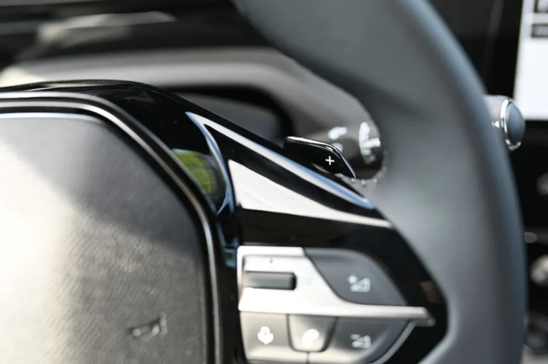 Peugeot 408 ALLURE Hybrid 145k e-DCS6 | Begam Trnava