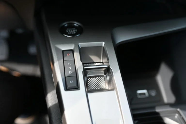 Peugeot 408 ALLURE Hybrid 145k e-DCS6 | Begam Trnava