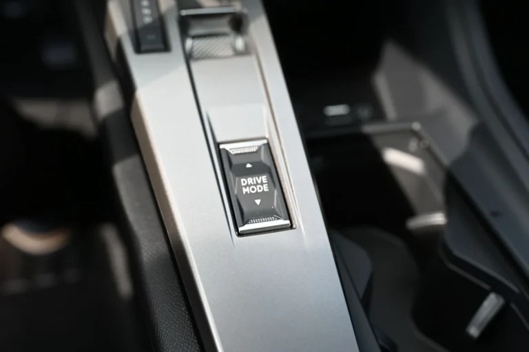 Peugeot 408 ALLURE Hybrid 145k e-DCS6 | Begam Trnava