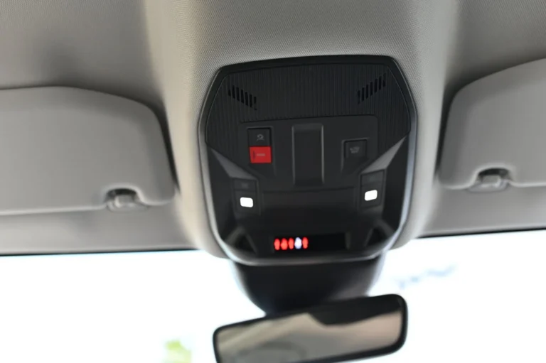 Peugeot 408 ALLURE Hybrid 145k e-DCS6 | Begam Trnava