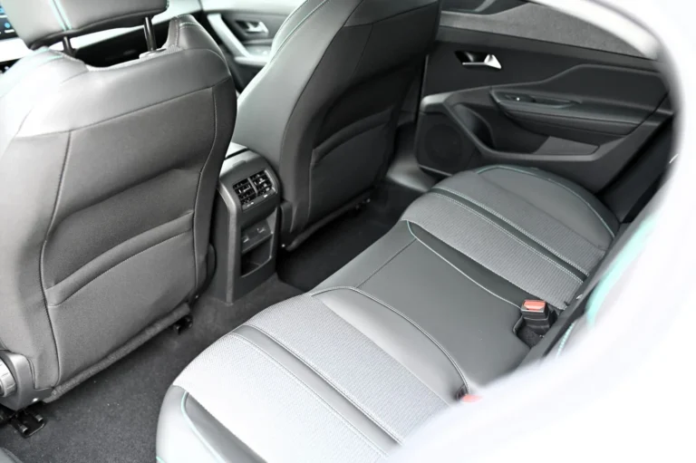 Peugeot 408 ALLURE Hybrid 145k e-DCS6 | Begam Trnava