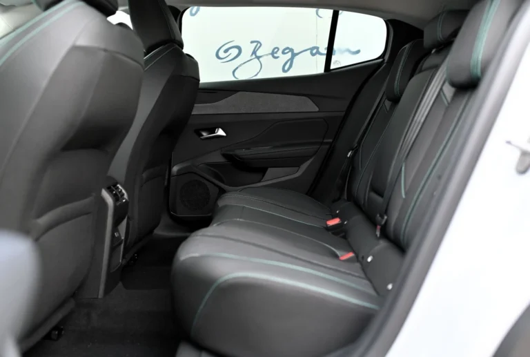 Peugeot 408 ALLURE Hybrid 145k e-DCS6 | Begam Trnava