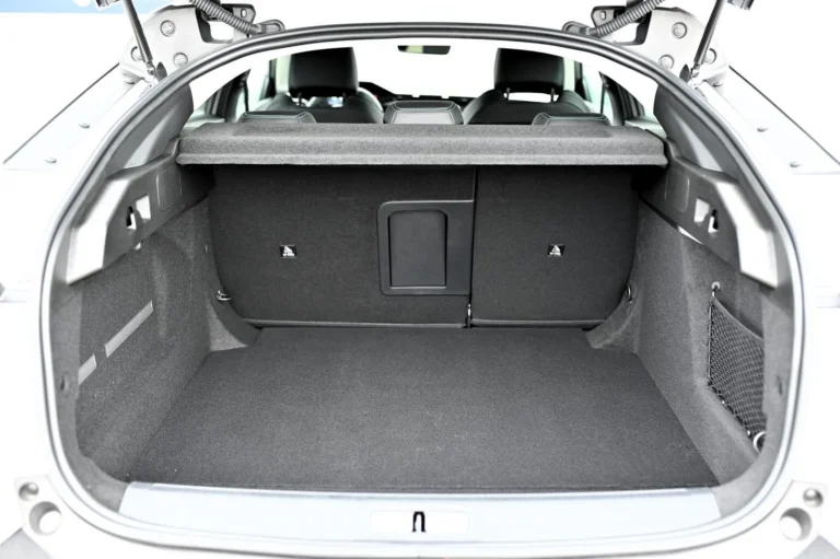 Peugeot 408 ALLURE Hybrid 145k e-DCS6 | Begam Trnava