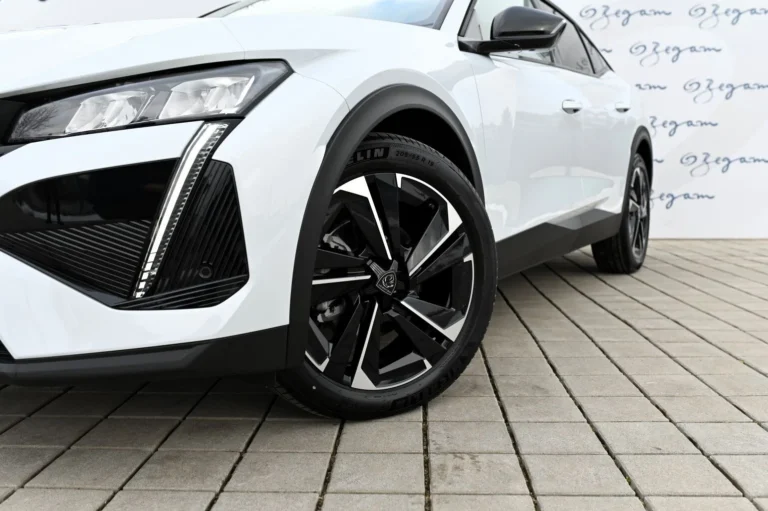 Peugeot 408 ALLURE Hybrid 145k e-DCS6 | Begam Trnava