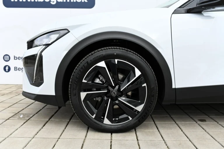 Peugeot 408 ALLURE Hybrid 145k e-DCS6 | Begam Trnava