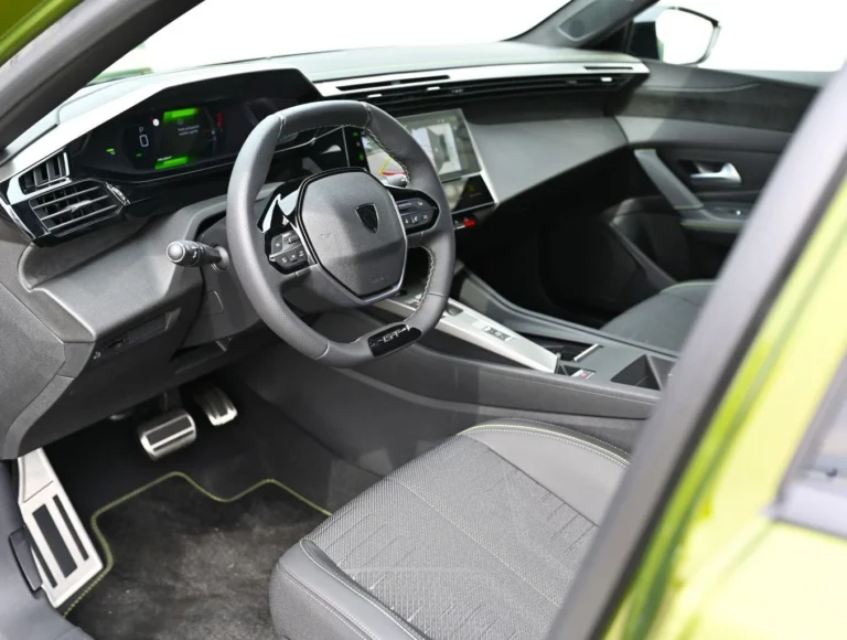 Peugeot 408 NEW 408 GT Hybrid 145k e-DCS6 (MYG0) | Begam Trnava