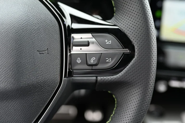 Peugeot 408 NEW 408 GT Hybrid 145k e-DCS6 (MYG0) | Begam Trnava