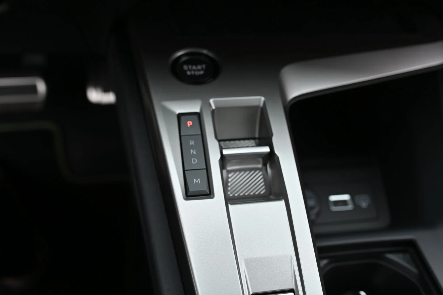 Peugeot 408 NEW 408 GT Hybrid 145k e-DCS6 (MYG0) | Begam Trnava