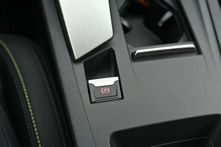 Peugeot 408 NEW 408 GT Hybrid 145k e-DCS6 (MYG0) | Begam Trnava