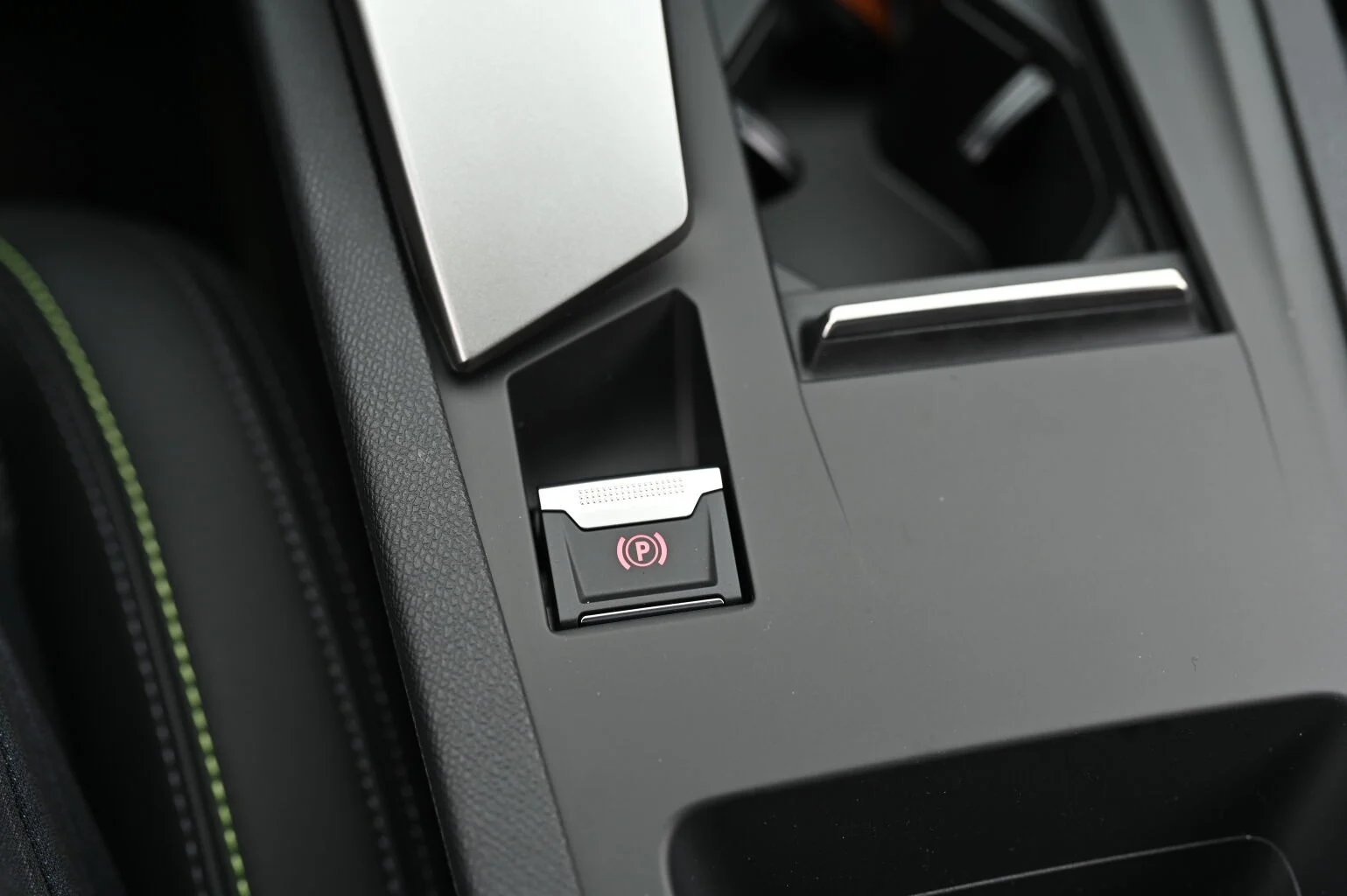 Peugeot 408 NEW 408 GT Hybrid 145k e-DCS6 (MYG0) | Begam Trnava