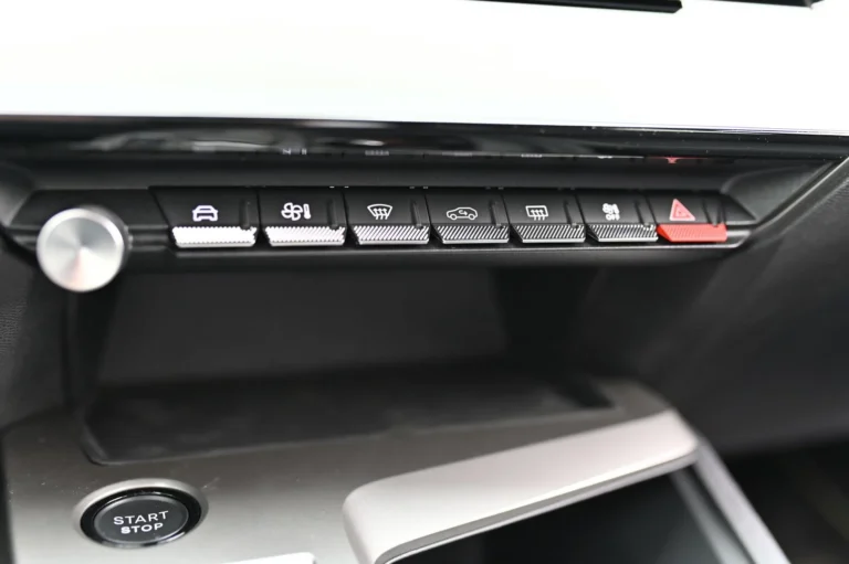 Peugeot 408 NEW 408 GT Hybrid 145k e-DCS6 (MYG0) | Begam Trnava
