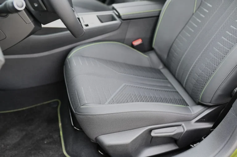 Peugeot 408 NEW 408 GT Hybrid 145k e-DCS6 (MYG0) | Begam Trnava