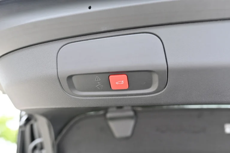 Peugeot 408 NEW 408 GT Hybrid 145k e-DCS6 (MYG0) | Begam Trnava