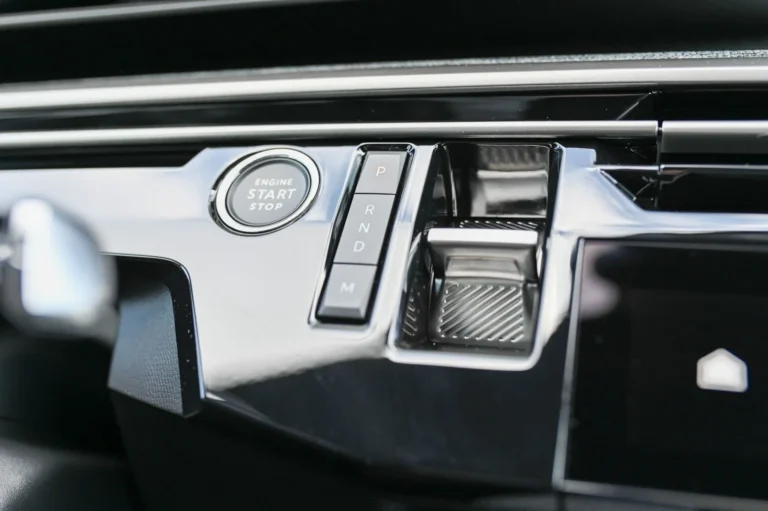 Peugeot 5008 ALLURE Hybrid 145k e-DCS6 | Begam Trnava