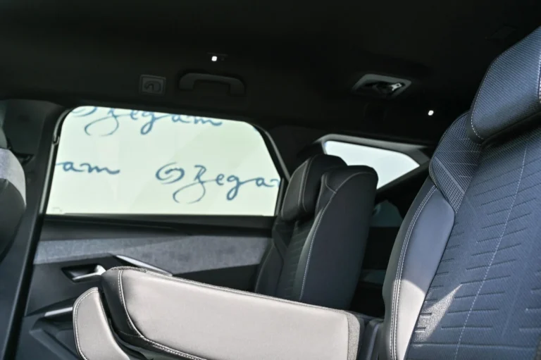 Peugeot 5008 ALLURE Hybrid 145k e-DCS6 | Begam Trnava