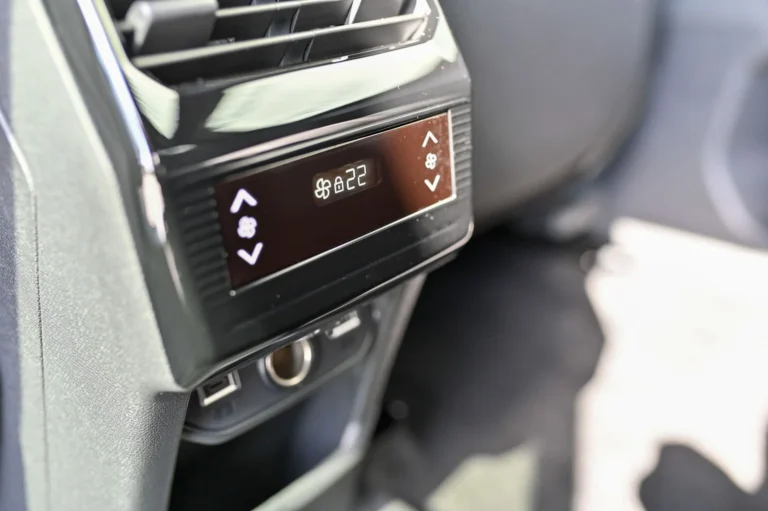 Peugeot 5008 ALLURE Hybrid 145k e-DCS6 | Begam Trnava