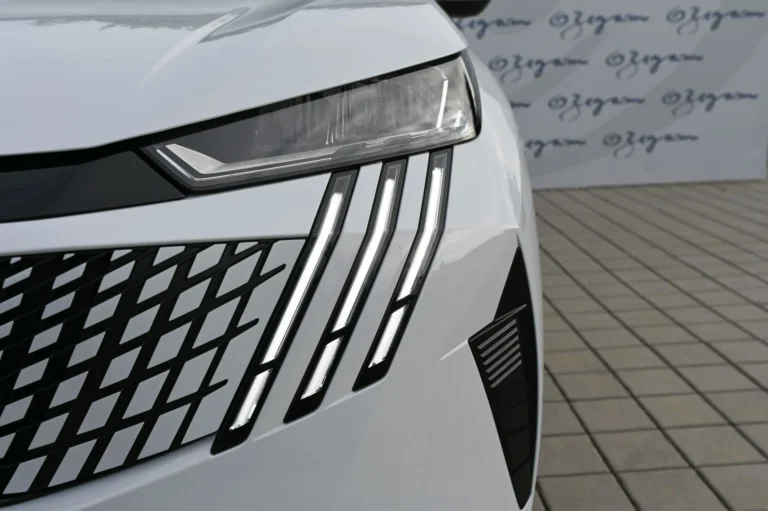 Peugeot 5008 ALLURE Hybrid 145k e-DCS6 | Begam Trnava