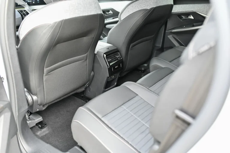 Peugeot 5008 ALLURE Hybrid 145k e-DCS6 | Begam Trnava