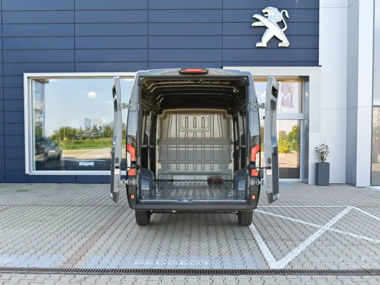 Peugeot Boxer E-Boxer Furgon 435 L4H2 BEV 110kWh | Begam Trnava