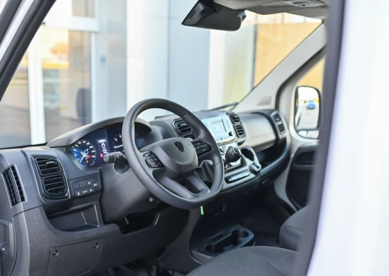 Peugeot Boxer Furgon 335 L3H2 2.2 BlueHDi 180 €6.4 MT6 N1 | Begam Trnava