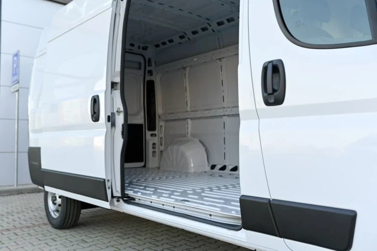 Peugeot Boxer Furgon 335 L3H2 2.2 BlueHDi 180 €6.4 MT6 N1 | Begam Trnava