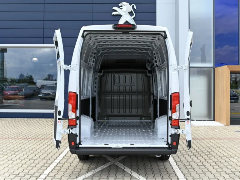 Peugeot Boxer Furgon 435 L4H3 2.2 BlueHDi 180 €6.4 MT6 N1 | Begam Trnava