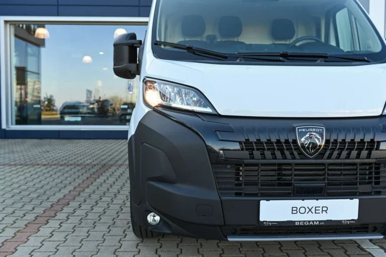 Peugeot Boxer Furgon 435 L4H3 2.2 BlueHDi 180 €6.4 MT6 N1 | Begam Trnava