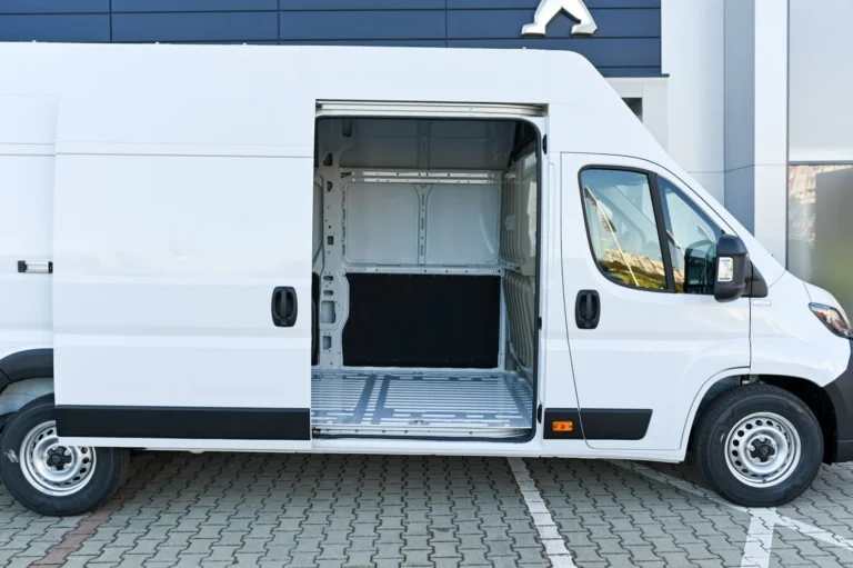 Peugeot Boxer Furgon 435 L4H3 2.2 BlueHDi 180 €6.4 MT6 N1 | Begam Trnava