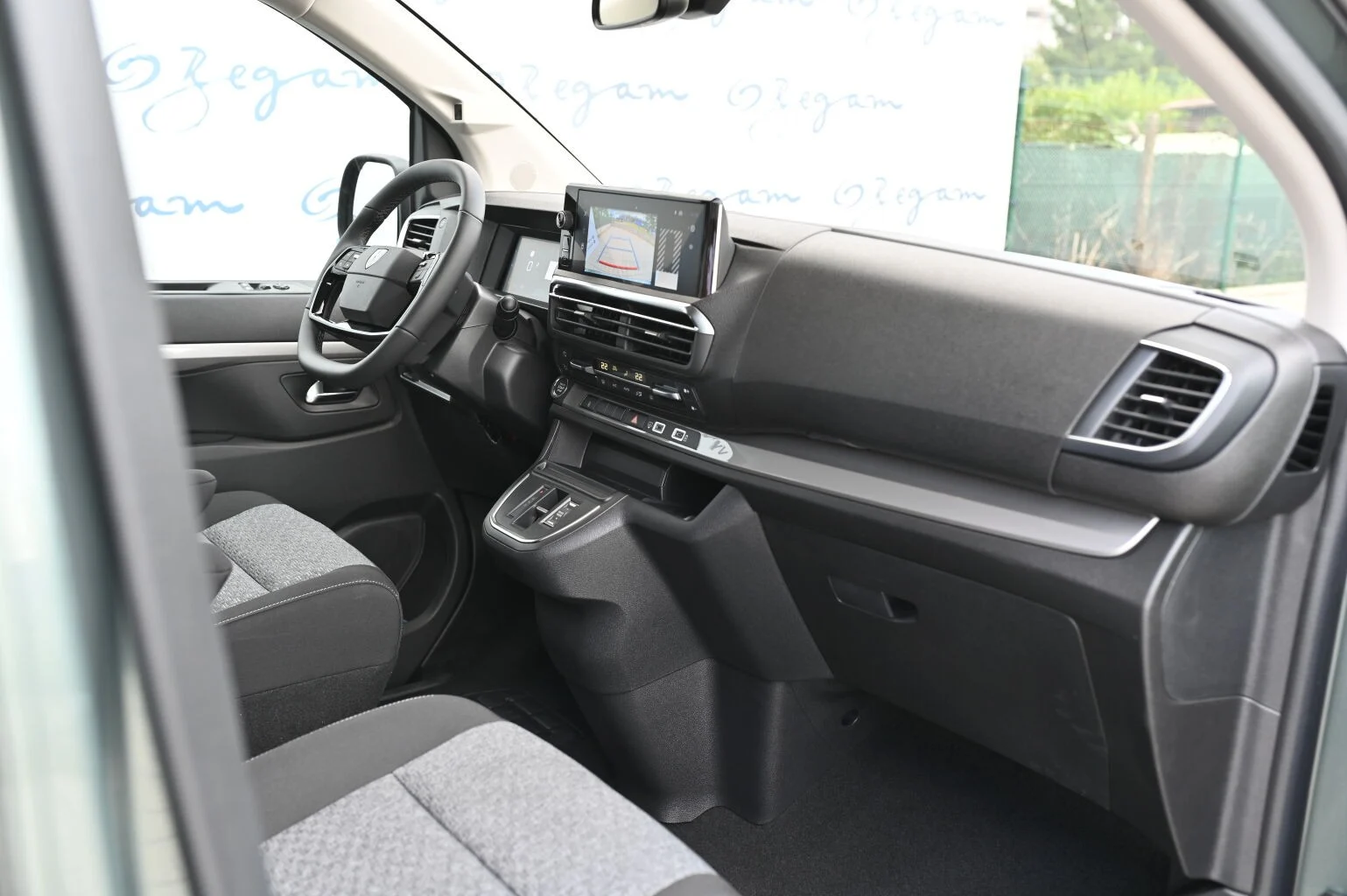 Peugeot Traveller TRAVELLER BUSINESS L2 2.2 BlueHDi 180  EAT8 | Begam Trnava