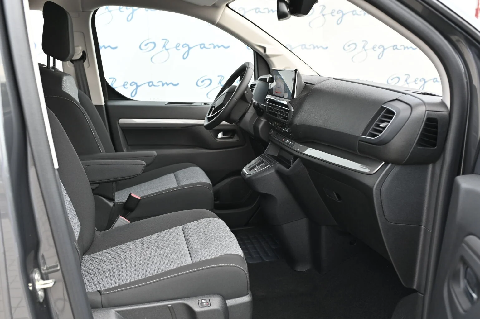 Peugeot Traveller TRAVELLER BUSINESS L2 2.2 BlueHDi 180  EAT8 | Begam Trnava