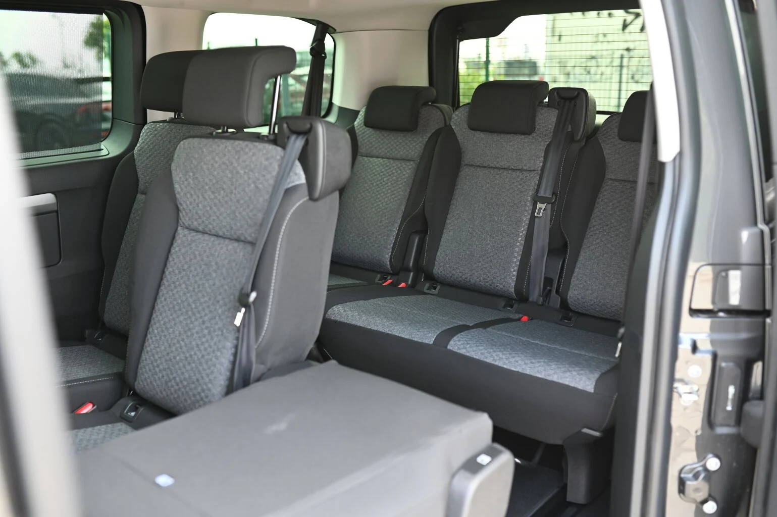 Peugeot Traveller TRAVELLER BUSINESS L2 2.2 BlueHDi 180  EAT8 | Begam Trnava