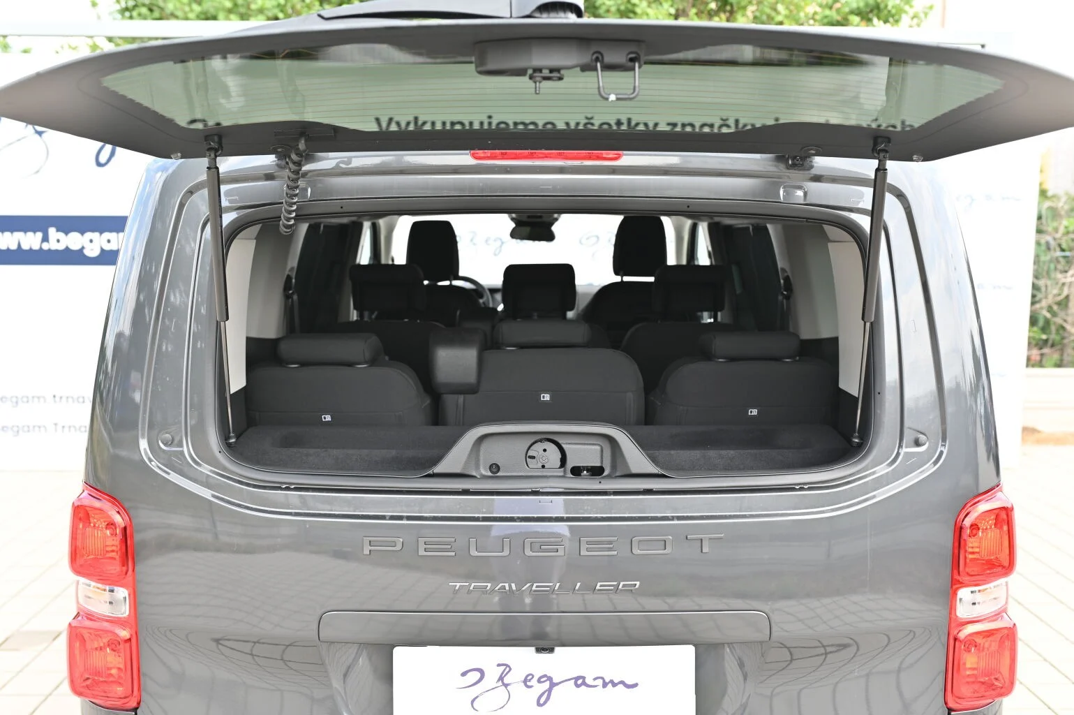 Peugeot Traveller TRAVELLER BUSINESS L2 2.2 BlueHDi 180  EAT8 | Begam Trnava