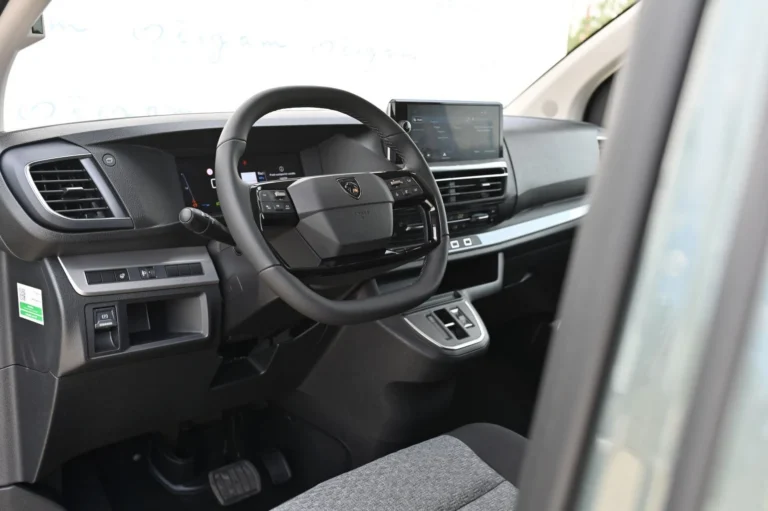 Peugeot Traveller TRAVELLER BUSINESS L2 2.2 BlueHDi 180  EAT8 | Begam Trnava