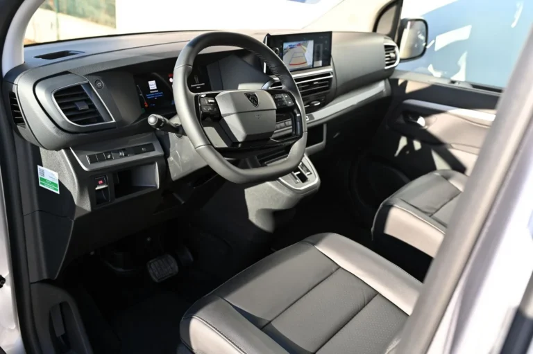 Peugeot Traveller TRAVELLER BUSINESS VIP L3 BlueHDi 180 2.2  EAT8 | Begam Trnava