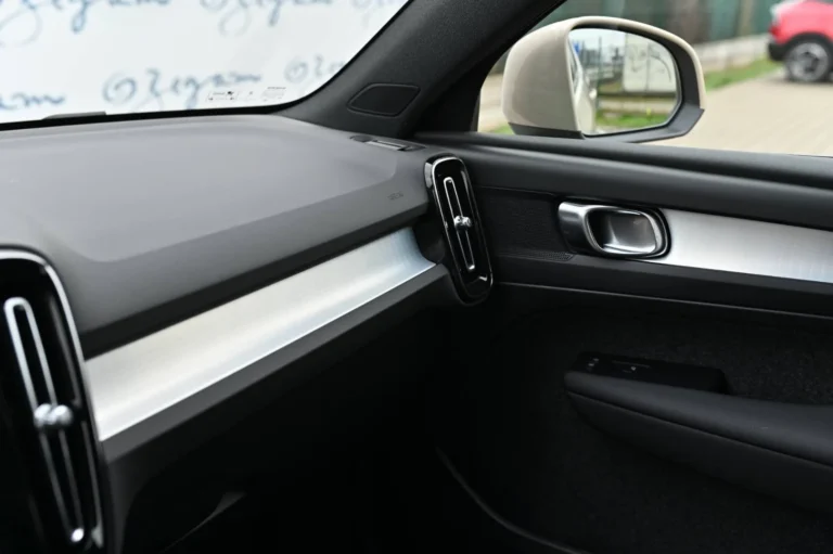 Volvo XC40 B3 (P) CORE | Begam Trnava