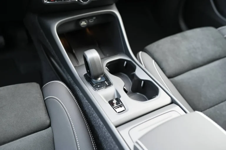 Volvo XC40 B3 (P) CORE | Begam Trnava