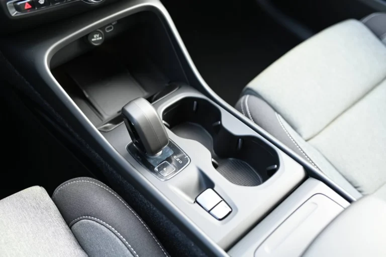 Volvo XC40 B3 (P) CORE | Begam Trnava