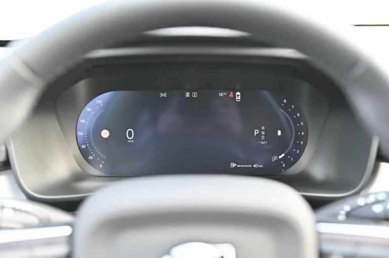 Volvo XC40 B3 (P) CORE | Begam Trnava