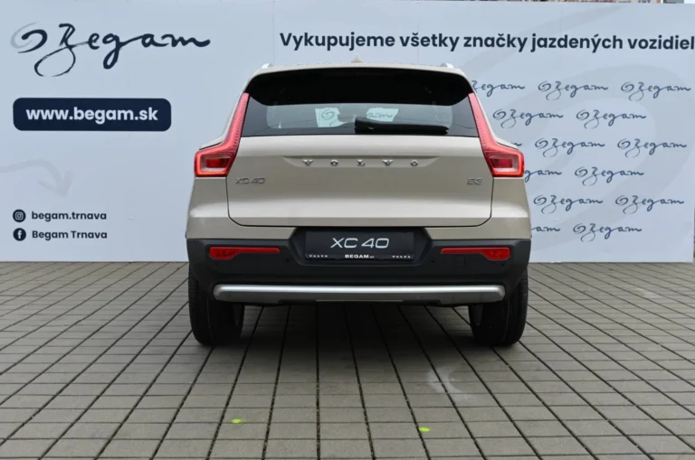 Volvo XC40 B3 (P) CORE | Begam Trnava