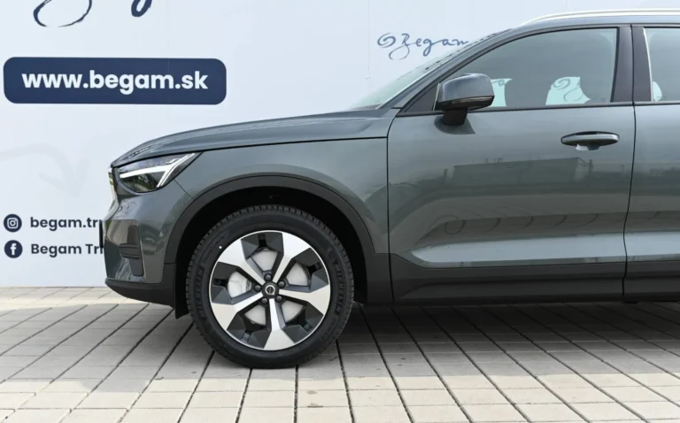 Volvo XC40 B3 (P) CORE | Begam Trnava