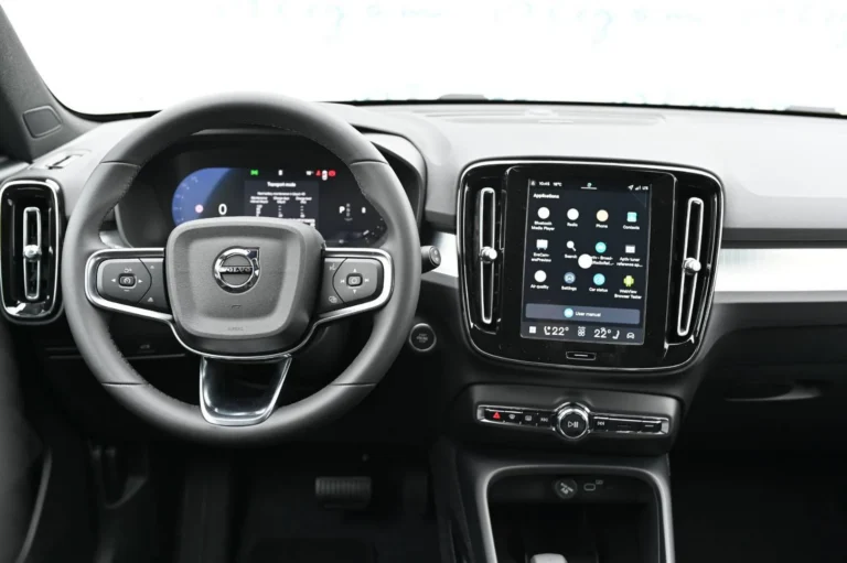 Volvo XC40 B3 (P) PLUS MHEV, Ťažné, 360, LED Matrix, Celoročné pneu. | Begam Trnava