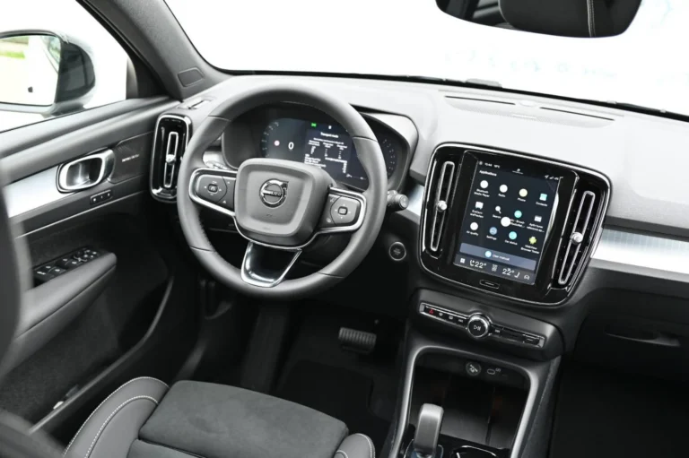 Volvo XC40 B3 (P) PLUS MHEV, Ťažné, 360, LED Matrix, Celoročné pneu. | Begam Trnava