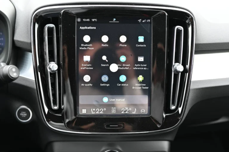 Volvo XC40 B3 (P) PLUS MHEV, Ťažné, 360, LED Matrix, Celoročné pneu. | Begam Trnava