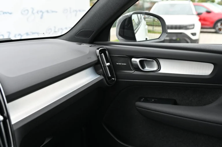 Volvo XC40 B3 (P) PLUS MHEV, Ťažné, 360, LED Matrix, Celoročné pneu. | Begam Trnava
