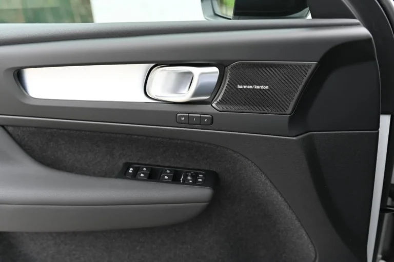 Volvo XC40 B3 (P) PLUS MHEV, Ťažné, 360, LED Matrix, Celoročné pneu. | Begam Trnava